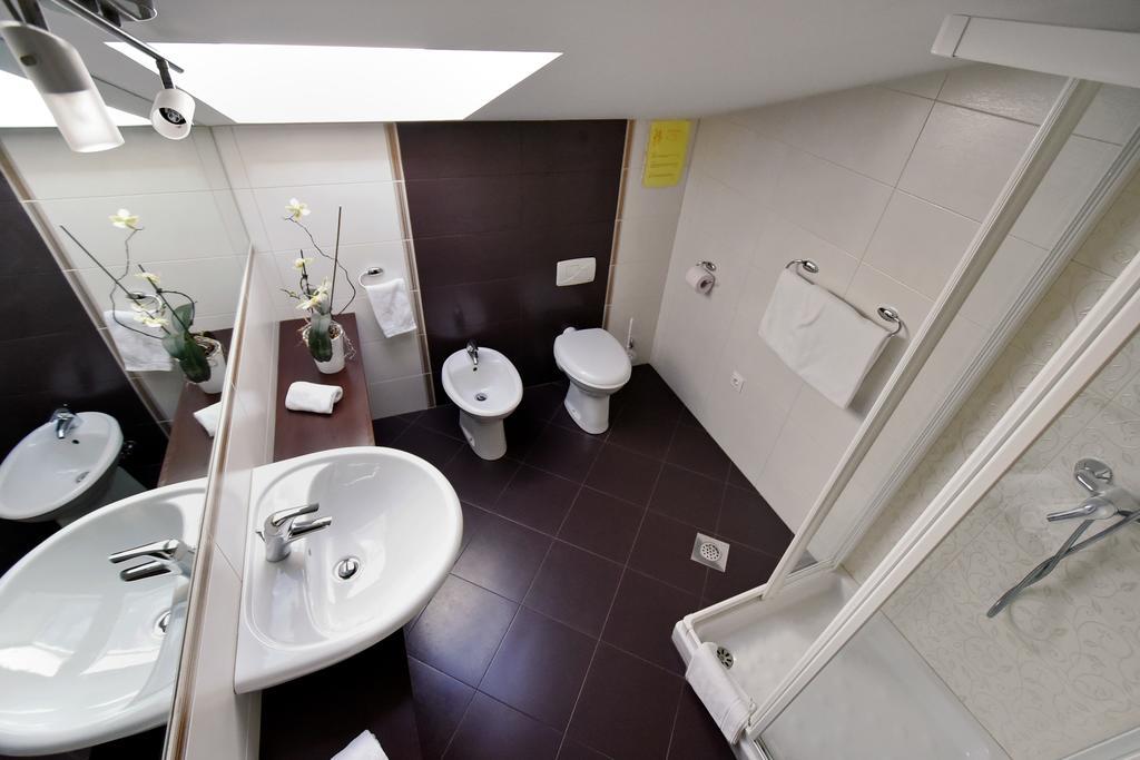 Apartment And Rooms Hisa Sonca Kobarid Room photo